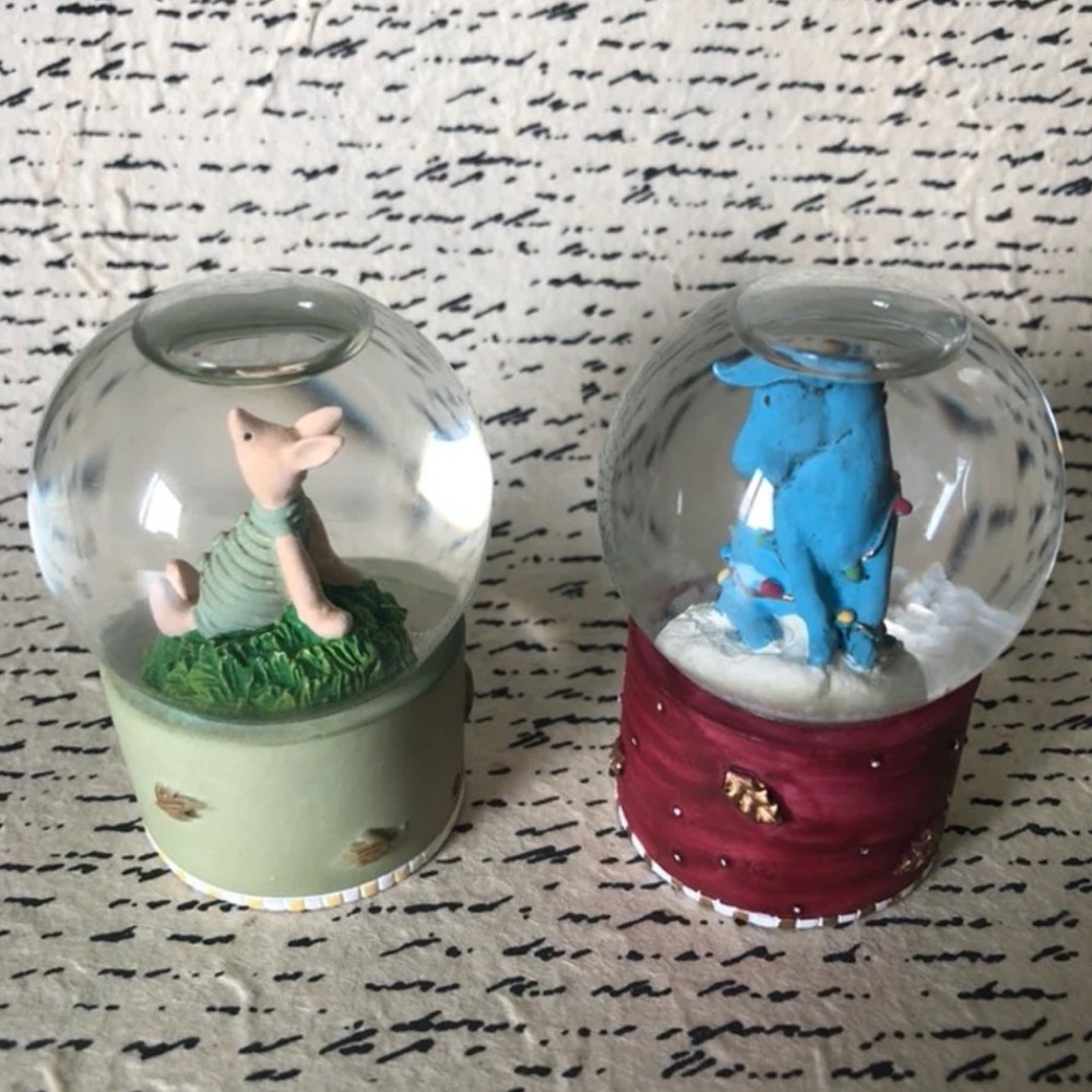 Winnie The Pooh Mini Snow Globes